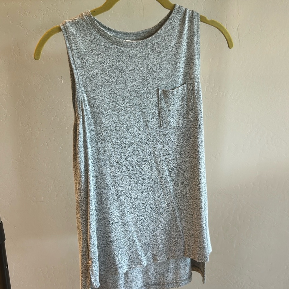 Sleeveless Tunic. Gray. Size XS.